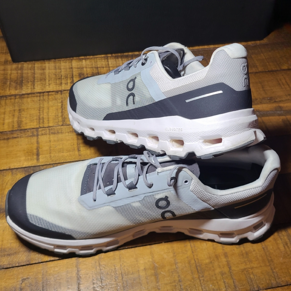 On Cloudvista Running Men's Gray and White Shoes - Picture 7 of 10